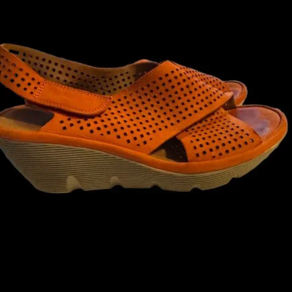 Clarks Size 7 Sandals - Picture 2 of 2